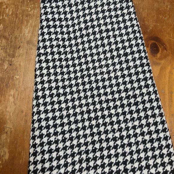 Too small - Picture 3 of 3